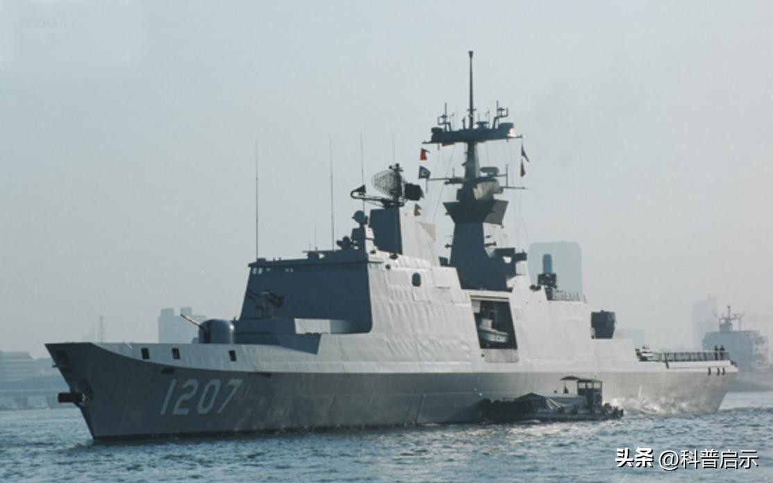 两岸军舰对峙,台军恶意挑衅,052D直接卸下炮衣:你真要动手?