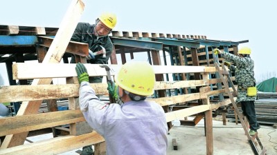 项目进展：观音寺长江大桥主塔节节攀高