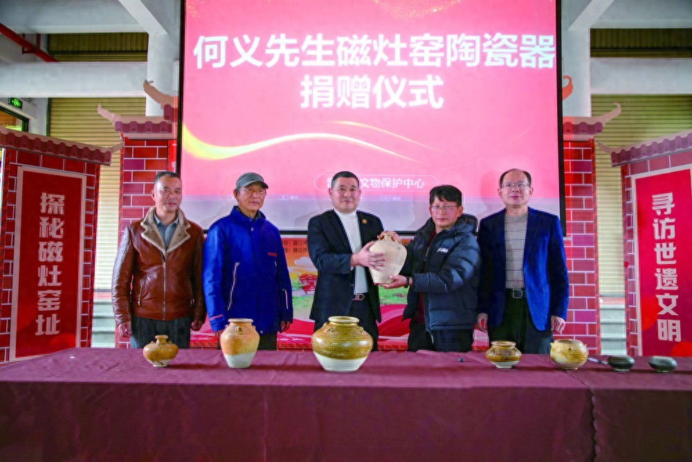 福清收藏家无偿捐赠9件磁灶窑陶瓷器回家