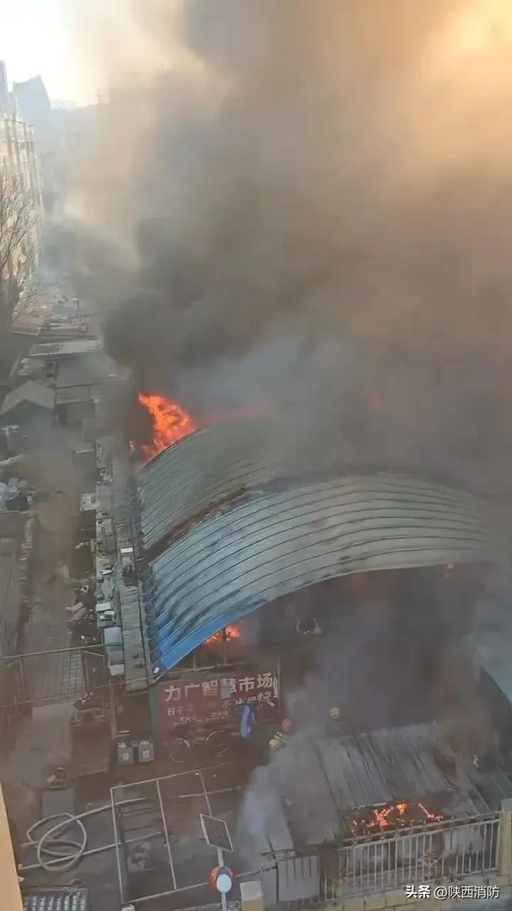 警示录8人死亡,15人受伤!一菜市场突发大火