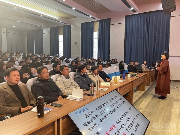 Ai启新篇热爱照初心扬中一中开学日科技与人文报告双璧生辉