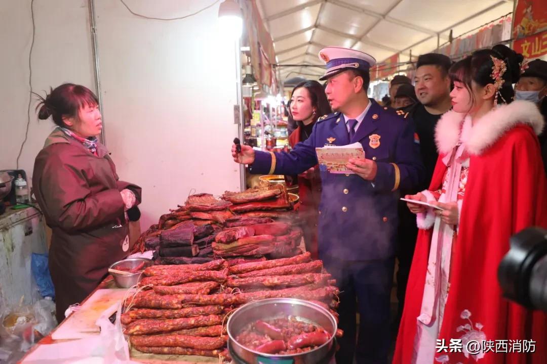 逛会!消防宣传开启赶集模式,深入农村送平安!