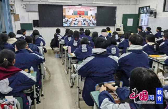 四川省梓潼中学2025年春开学第一课：释放爱国潜能，增强拼搏动