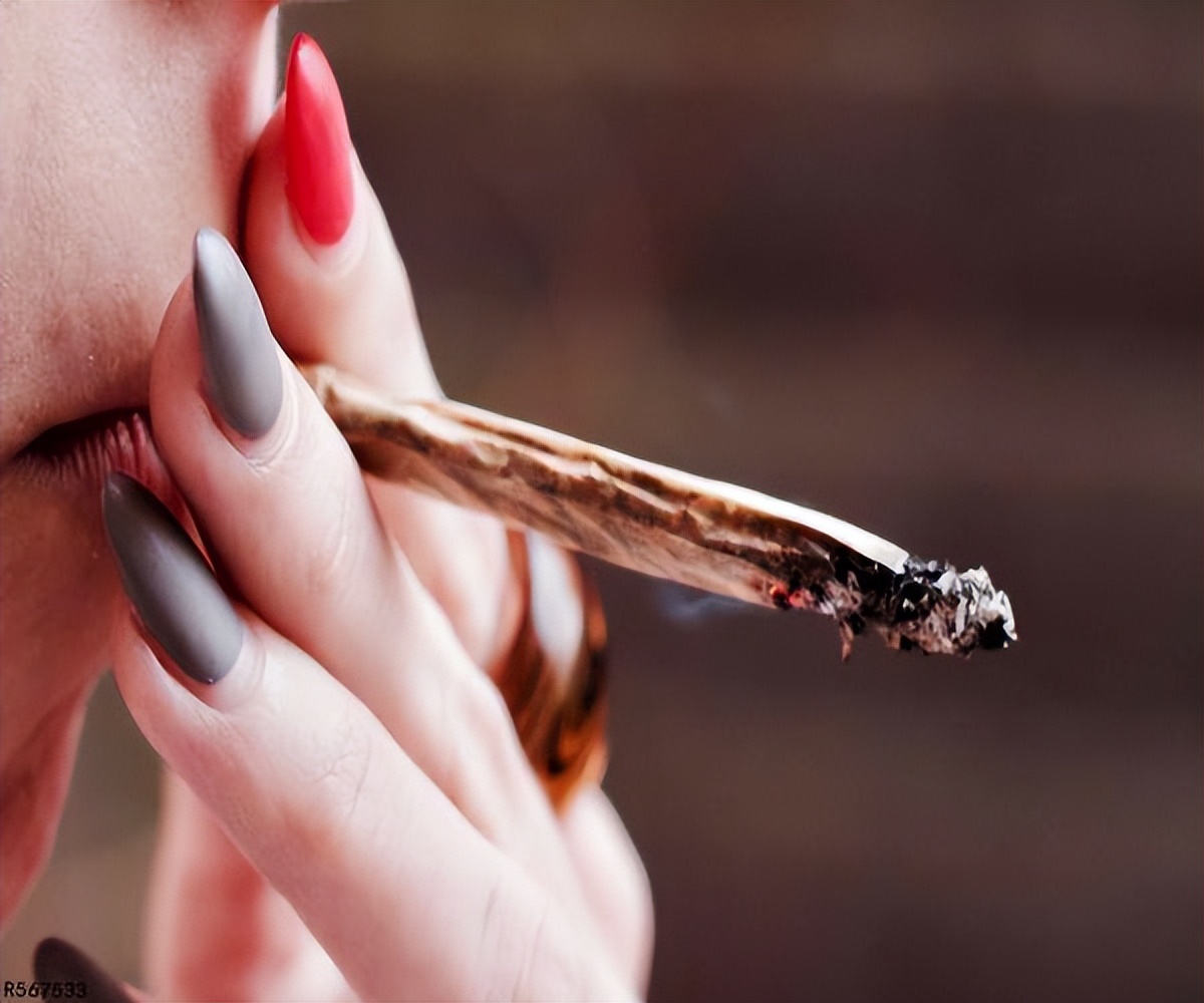 美甲能让你更迷人?这三个潜在后果,别人可能不会主动提及今